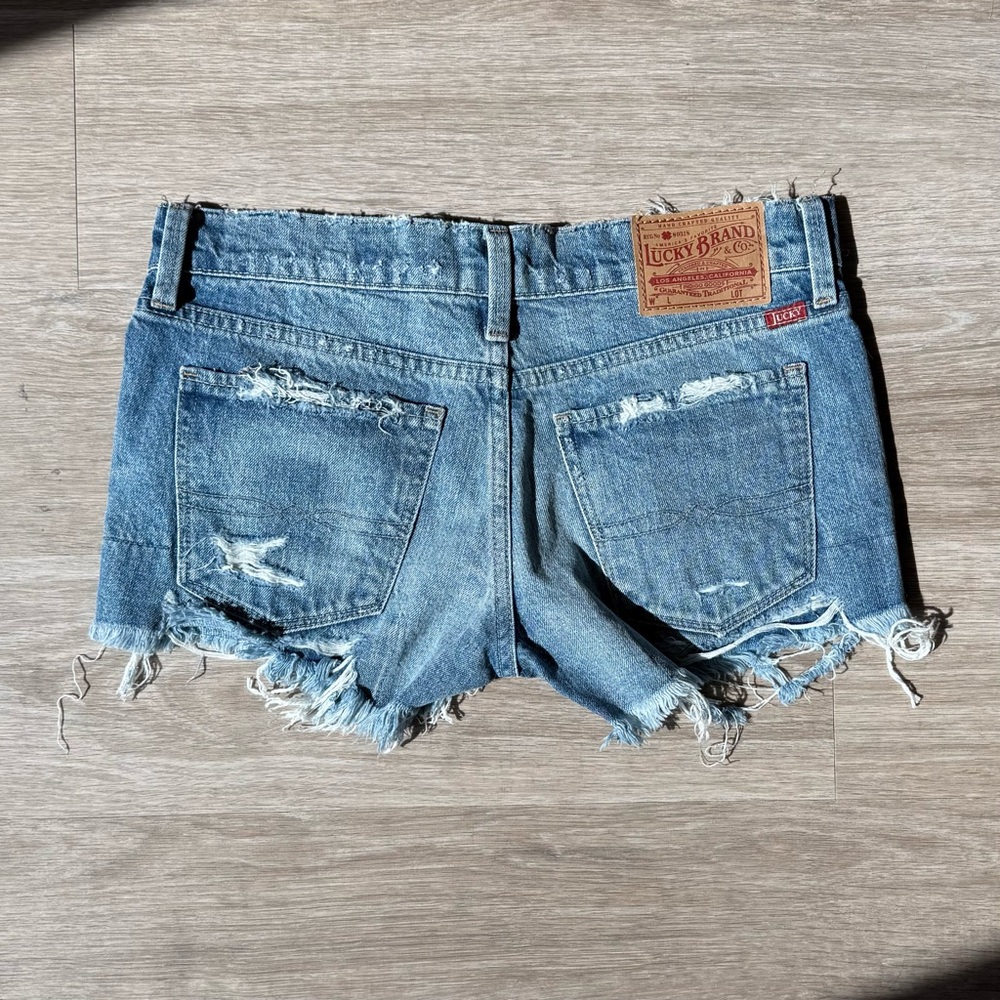 Lucky Brand The Cut Off Low Rise Denim Shorts, Size 00/24 - Picture 3 of 7